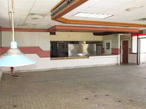 400 W Centerway St, Janesville, WI 53548